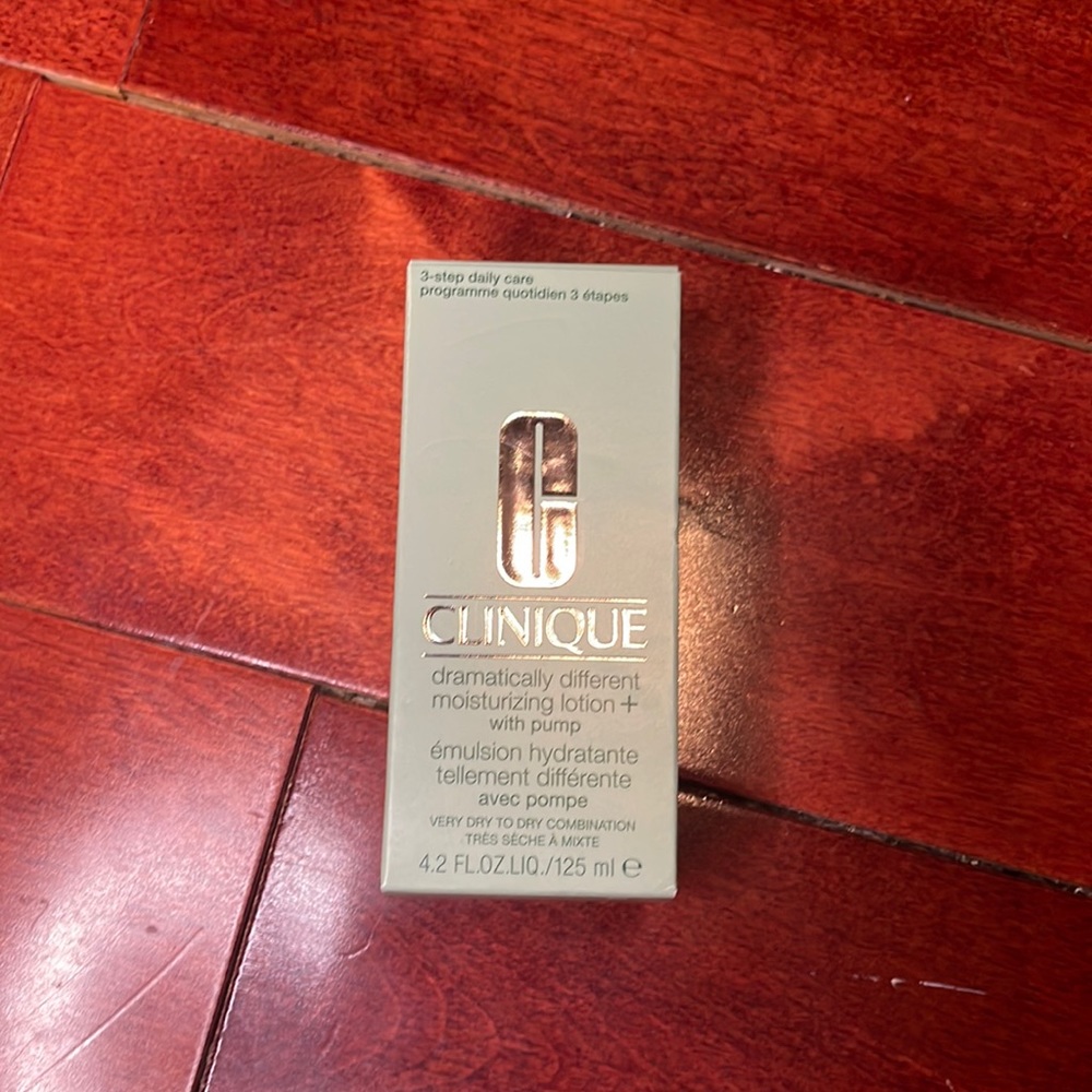 Clinique Dramatically different Moisturizing lotion with pump 4.2 oz